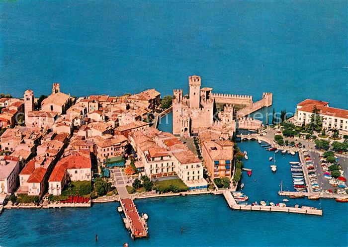 73682182 Sirmione Lago di Garda Castello Scagliero Fliegeraufnahme