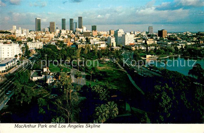 73705035 Los Angeles Californie MacArthur Park et Los Angeles Skyline