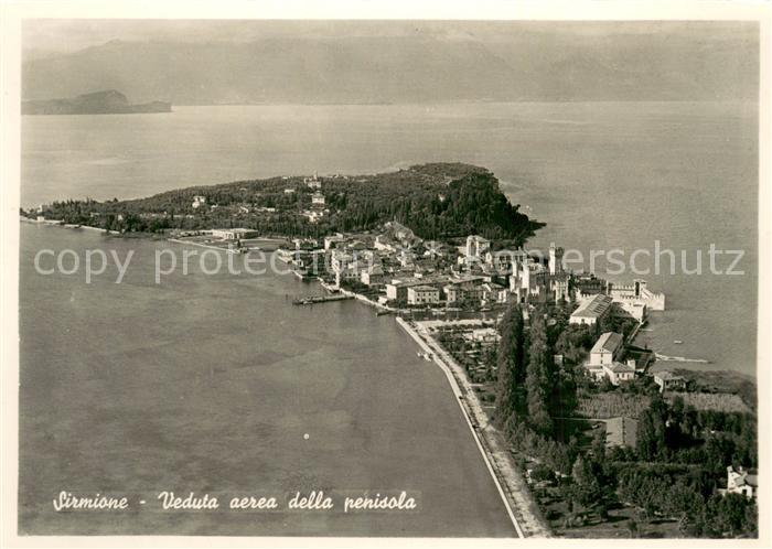 73712204 Sirmione Lago di Garda Veduta aerea della penisola