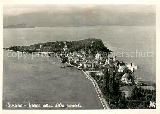 73739465 Sirmione Lago di Garda Veduta aerea della penisola