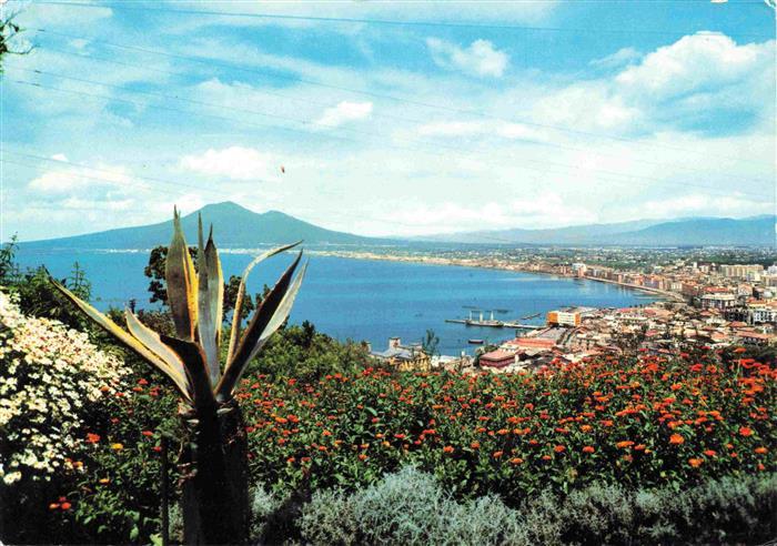 73978324 Castellammare di Stabia Neapel Napoli IT Panorama e Vesuvio Vulkan