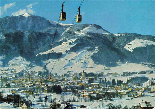 73978337 Kitzbuehel Tirol AT Panorama Bergbahn Blick gegen Hahnenkamm Winterspor