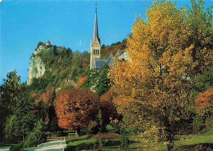 73978480 Bled Slovénie Vue sur l'église Ambiance automnale