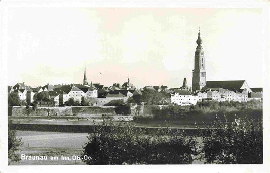 73981869 Braunau   Inn Oberoesterreich AT Blick ueber den Inn zur Kirche