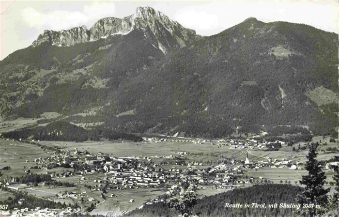 73982203 Reutte Tirol AT Fliegeraufnahme mit Saeuling