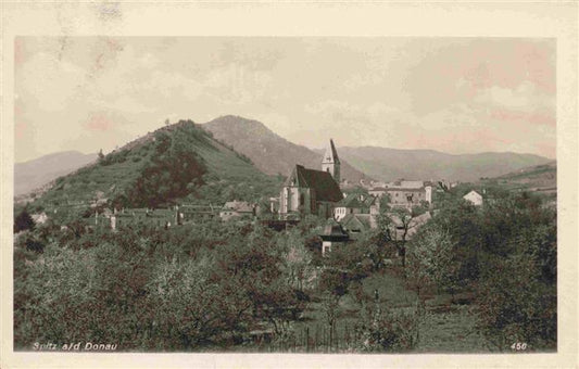 73982218 Spitz Donau Wachau Niederoesterreich AT Panorama mit Kirche