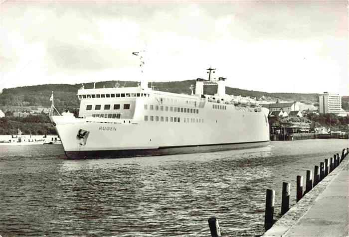 74013589 Schiffe Oceanliner Ruegen Sassnitz DDR-Faehrschiff Hafen