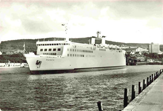 74013590 Schiffe Oceanliner Ruegen Sassnitz DDR-Faehrschiff Hafen