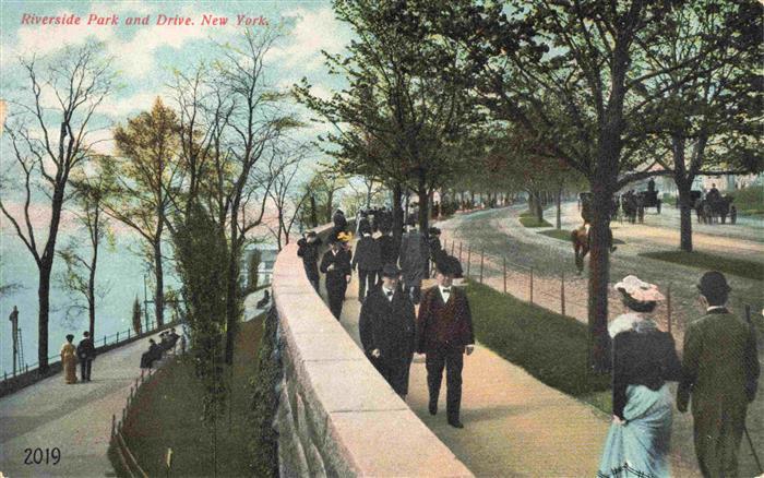 73985274 NEW YORK City USA Riverside Park and Drive