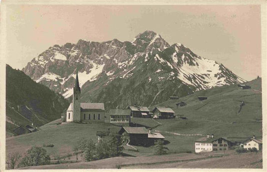 73965582 Hirschegg Kleinwalsertal Vorarlberg AT mit Widderstein und Kirche