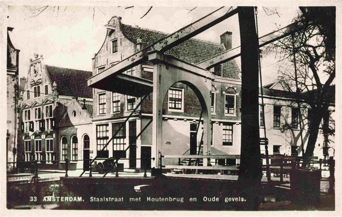 73968995 Amsterdam  NL Staatstraat met Houtenbrug en Oude gevels