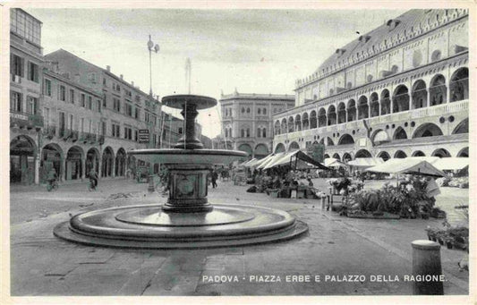 73969623 PADOVA Veneto IT Piazza Erbe et Palazzo della Ragione Fontana