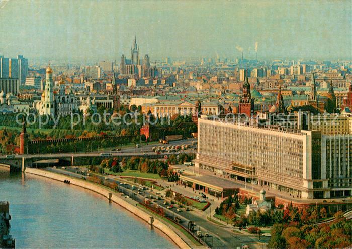 73751874 Moscow Moskva View over the Kremlin and the Rossia Hotel