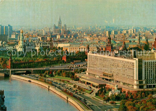 73751874 Moscow Moskva View over the Kremlin and the Rossia Hotel