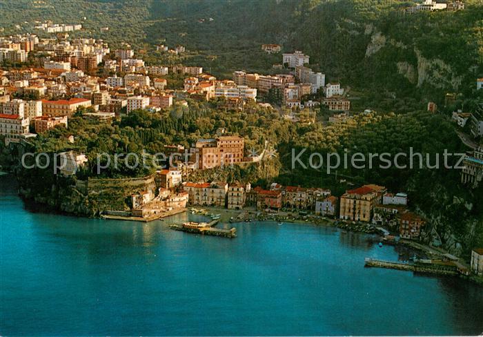 73775121 Sorrento  Sorrent Campania Italia Fliegeraufnahme Fischerstrand