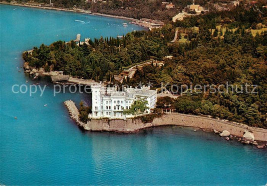 73787216 Trieste IT Parco di Miramare con il castello Fliegeraufnahme