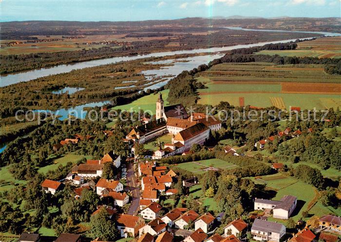 73796686 Reichersberg Inn Fliegeraufnahme mit Augustiner Chorherrnstift