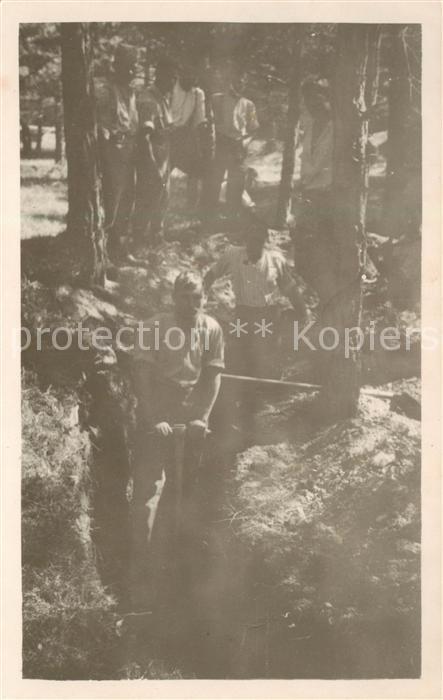 73921525 Militaria Schweiz Soldaten Wald