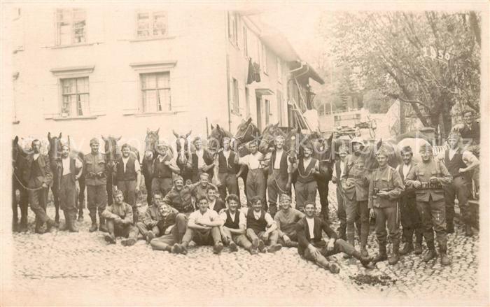 73921823 Militaria Schweiz Soldaten Gruppenfoto Mit Pferden