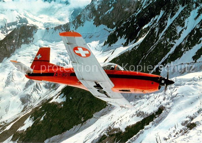 73922867 Flugzeuge Militaria PC-7 Schweiz