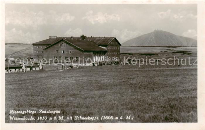 73805349 Riesengebirge Krkonose Karkonosze Wiesenbaude mit Schneekoppe