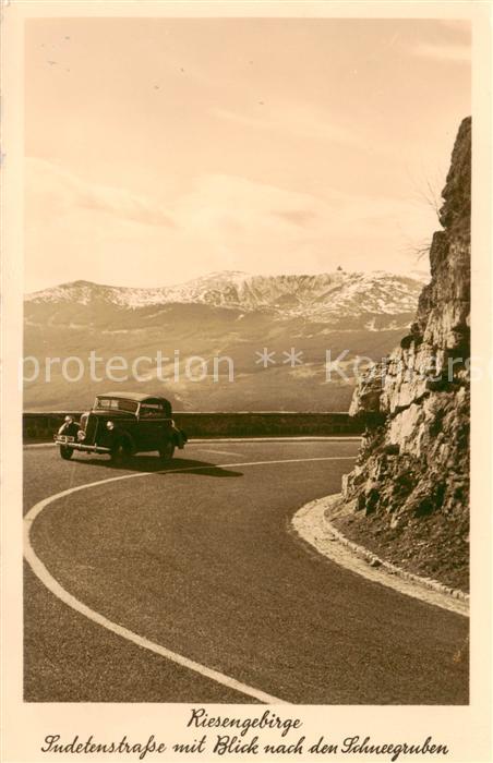 73805952 Riesengebirge Krkonose Karkonosze Sudetenstrasse mit Blick nach den Sch