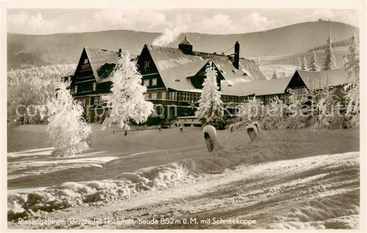 73818431 Riesengebirge Krkonose Karkonosze Berghotel Teichmannbaude mit Schneeko