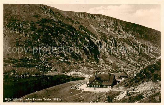 73818988 Riesengebirge Krkonose Karkonosze Am Kleinen Teich mit Teichbaude