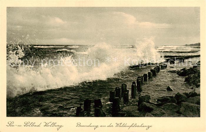 73819798 Kolberg  Ostseebad Kolobrzeg PL Brandung an der Waldenfelsschanze