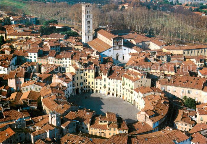 73837074 Lucca Toscana IT Anfiteatro Romano e Basilica di San Frediano veduta ae