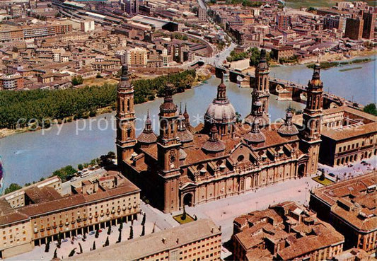 73841232 Zaragoza Saragossa ES Basilica del Pilar y rio Ebro Fliegeraufnahme