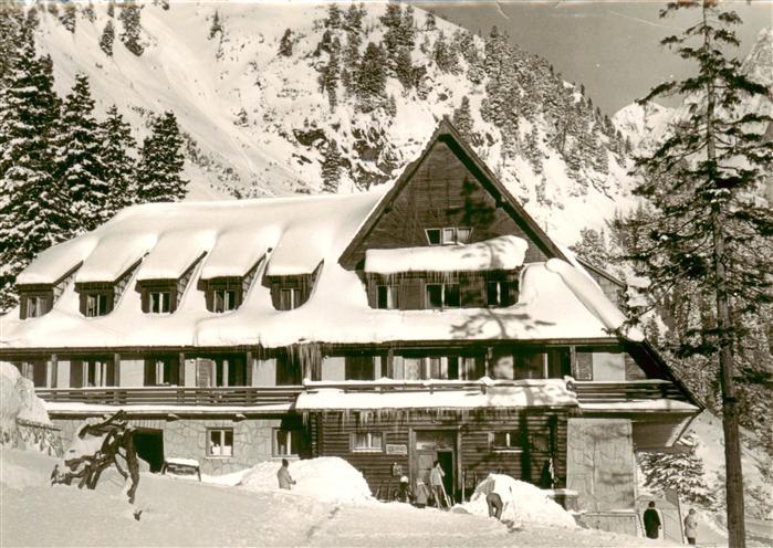 73892568 Vysoke Tatry SK Bergbaude Kapitaen Moravka im Winter Hohe Tatra