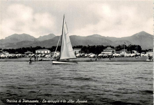 73919395 Marina di Pietrasanta Lucca Toscana IT La spiaggia e le Alpi Apuane