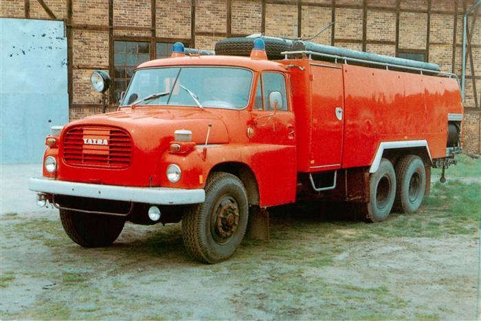 73942600 Feuerwehr Fire-Brigade Pompiers Bomberos Tankloeschfahrzeug Tatra Typ 1