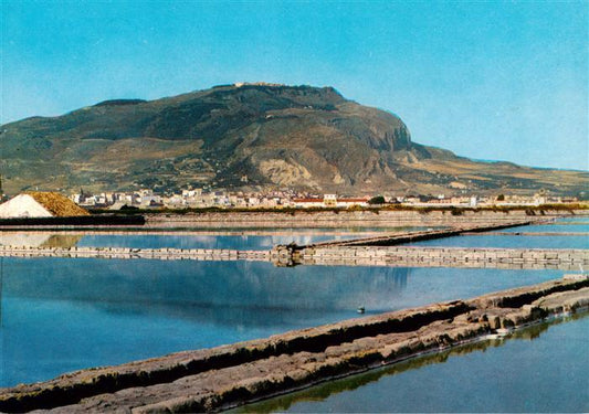 73945255 Trapani Sicilia IT Saline con veduta Monte Erice