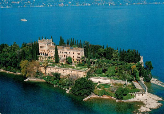 73944743 Gardasee Lago di Garda Schloss Fliegeraufnahme