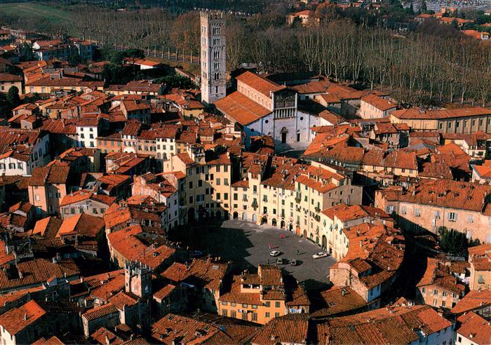 73945826 Lucca Toscana IT Anfiteatro Romano e Basilica di San Frediano veduta ae