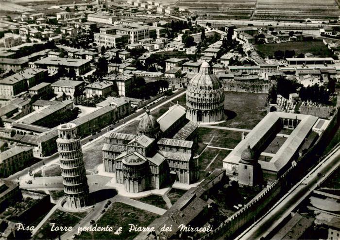 73945843 Pisa Toscana IT Torre pendente e Piazza dei Miracoli veduta aerea