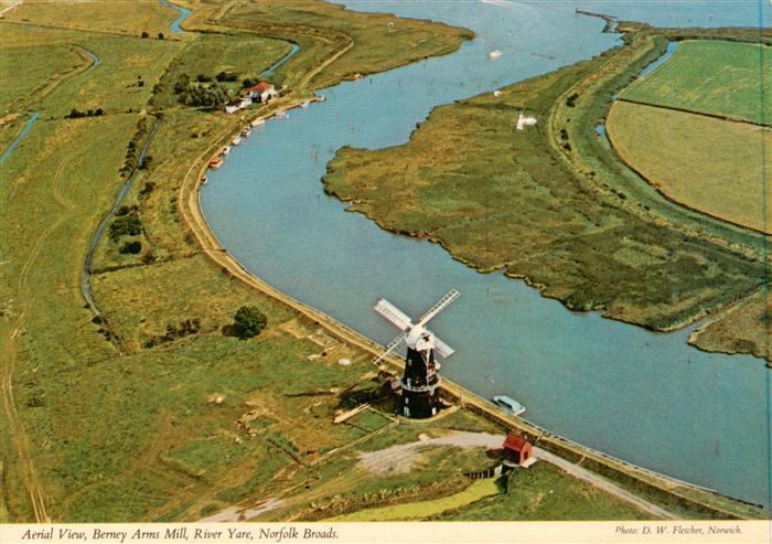 73945774 Norfolk Broads UK photo aérienne avec moulin