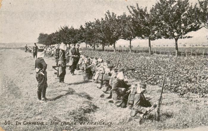 73950857 Militaria France sonstiges En Campagne Une Chaine Soldaten