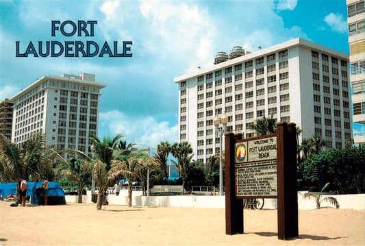 73951922 Fort Lauderdale Florida USA Beach with the Sheraton Yankee Trader in ba